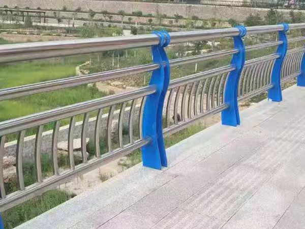 東海不銹鋼碳素復合管護欄