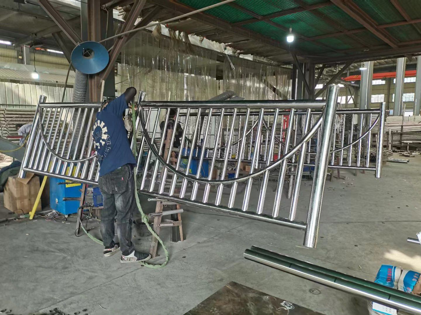 原平不銹鋼復(fù)合管護(hù)欄